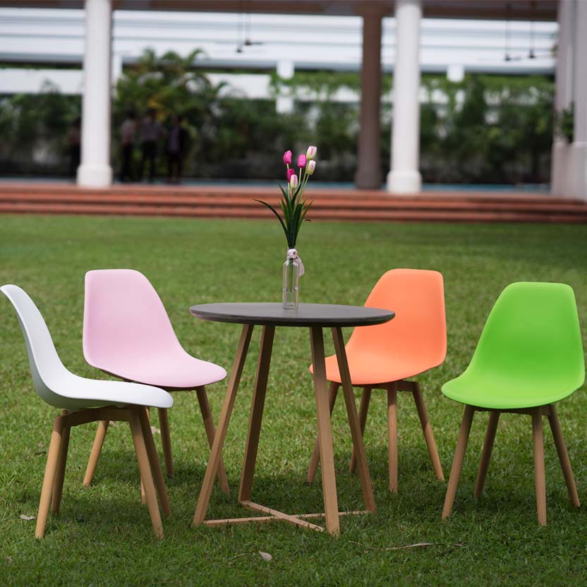 Thiết kế bàn ghế cafe nhựa đa dạng màu sắc