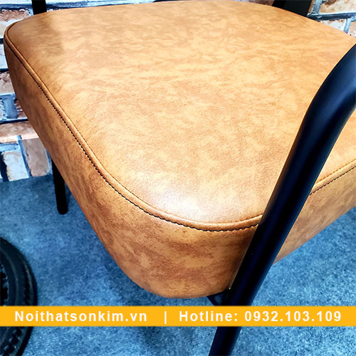 bàn ghế gỗ quán cà phê